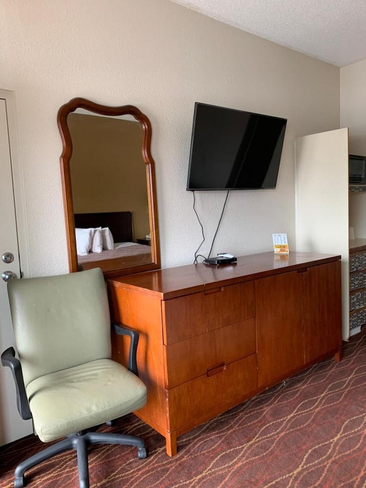 Zainee Inc Budgetel Inn And Suites Augusta Exterior foto